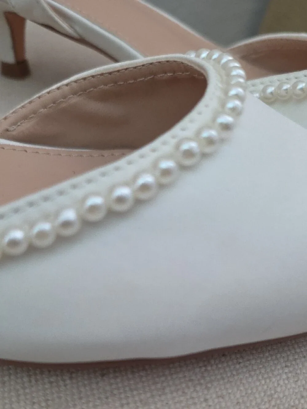 Lulu's White Pearl-Trim Pointed Slingback Flats Sz. 7